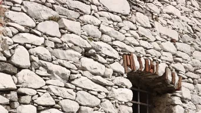 典型乡村房屋的石墙。