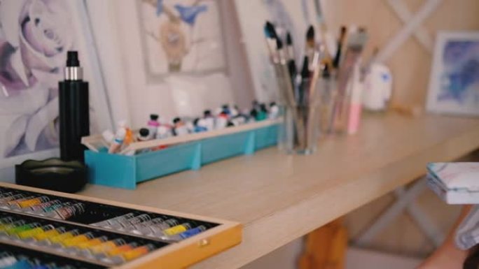 艺术家工作场所工作室女人手工油漆盒