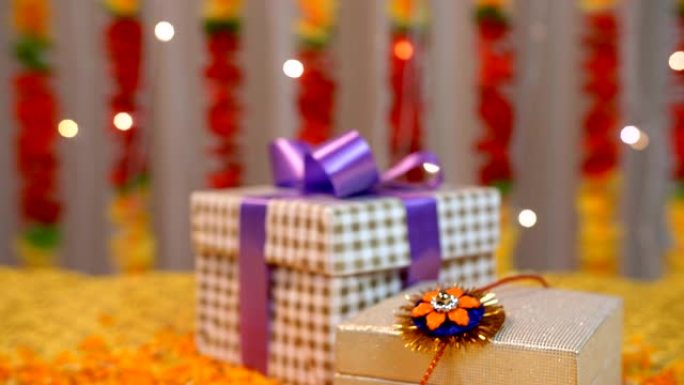 设计师rakhi的倾斜镜头和Raksha Bandhan庆祝活动的包装礼品盒