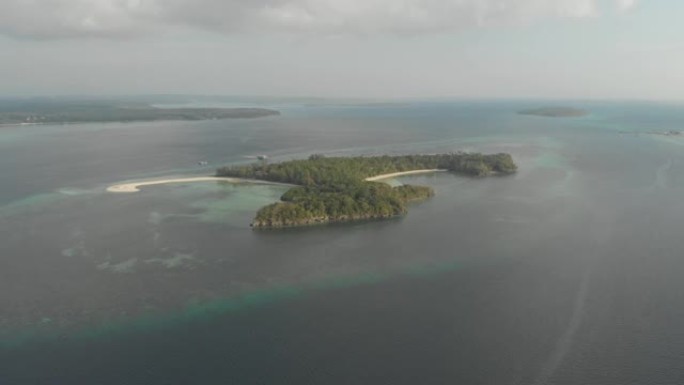 空中: 未受污染的海岸线热带海滩加勒比海Kei群岛印度尼西亚马鲁古