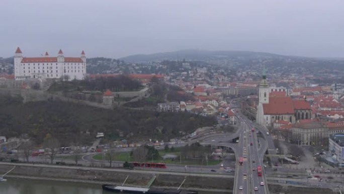 布拉迪斯拉发市有城堡和一座教堂