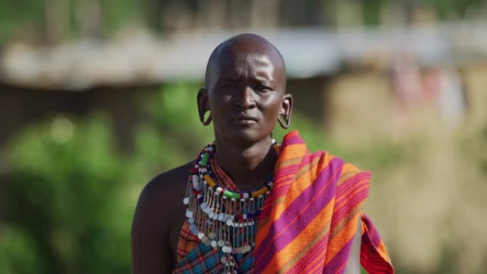 Maasai男子有伸展的耳垂