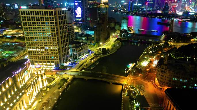 上海外滩黄浦江车流船只夜景延时视频素材合