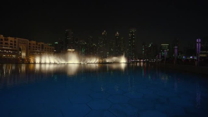 夜晚的迪拜喷泉奇观