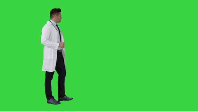 医生，医学专业人员做一个点手势，并在绿色屏幕上的背景上呈现一些东西，色度键
