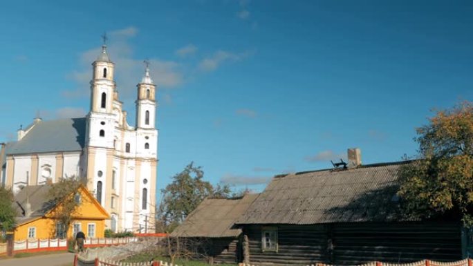 白俄罗斯维捷布斯克州卢日基。晴天的圣迈克尔·大天使教堂。