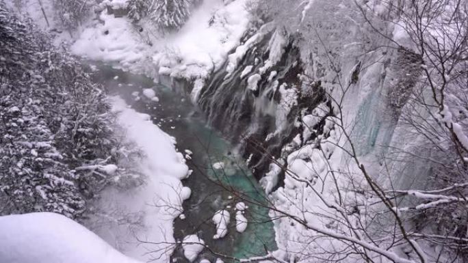 日本北海道冬季雪季白重瀑布景观