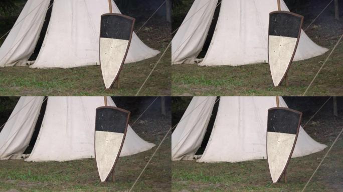 中世纪军事帐篷营地。中世纪营地展示了过去部落的生活方式