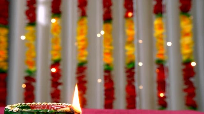 Raksha Bandhan或排灯节上美丽的点亮粘土油灯的特写镜头