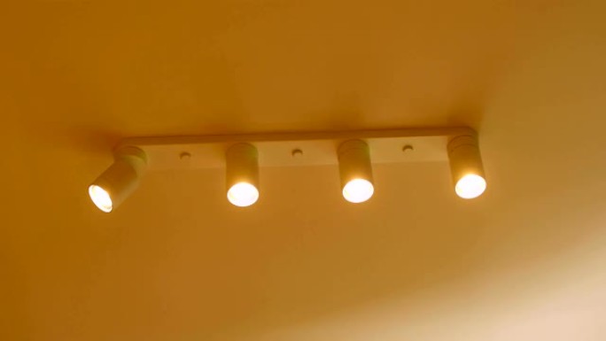发光二极管灯天花板打开的特写