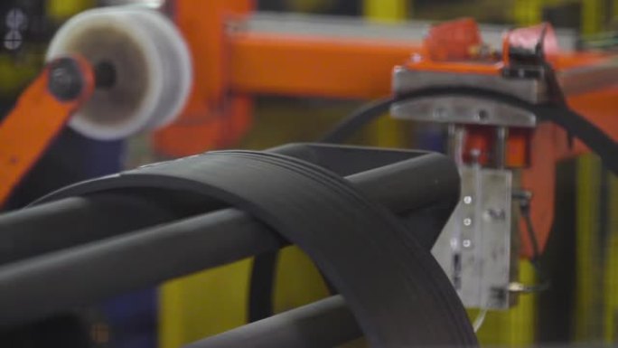 汽车轮胎侧轮辋的自动化生产
