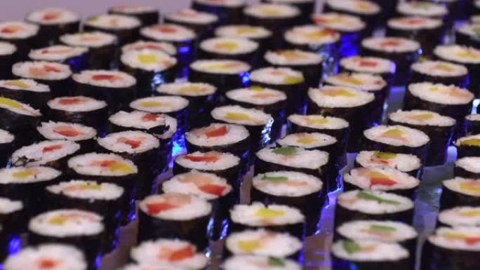 寿司排成一排