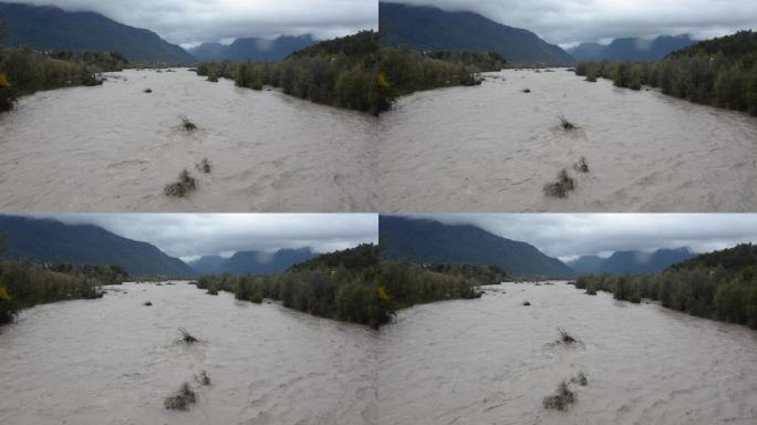 大雨使山区的重要河流膨胀