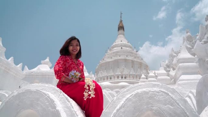 穿着传统缅甸西装的女人值得