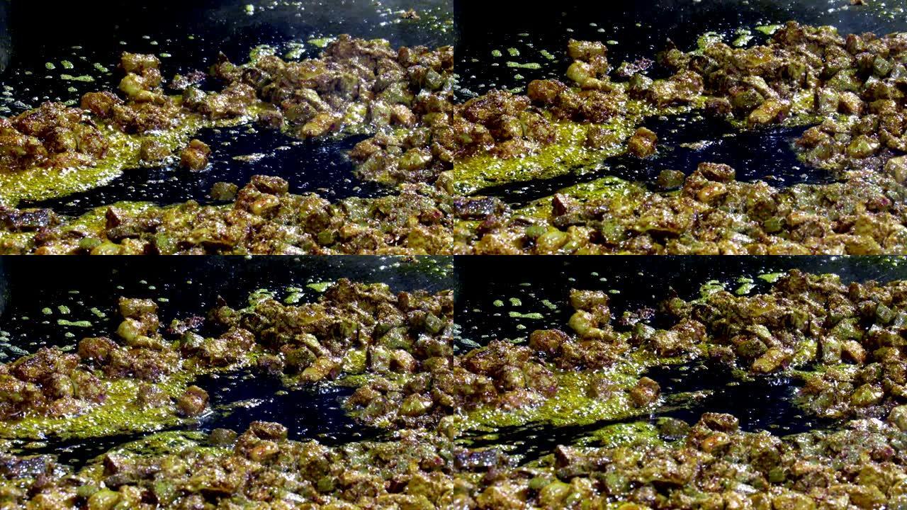 著名的bhuna fry或kaleji fry在tava.Bhuna油炸视频在大型黑色油炸锅称为ta