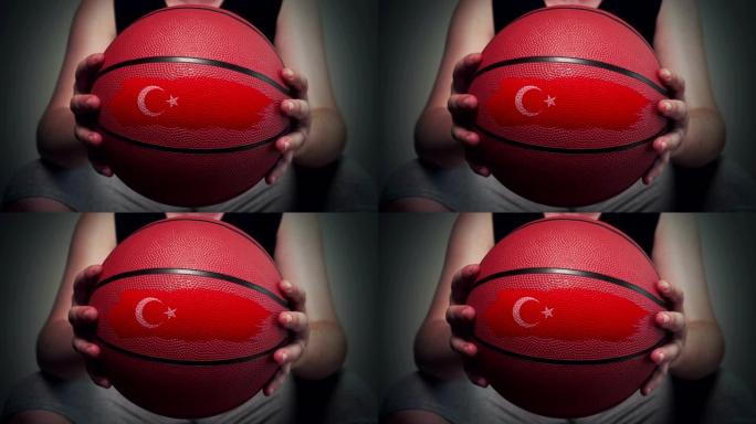 涂有土耳其国旗的篮球