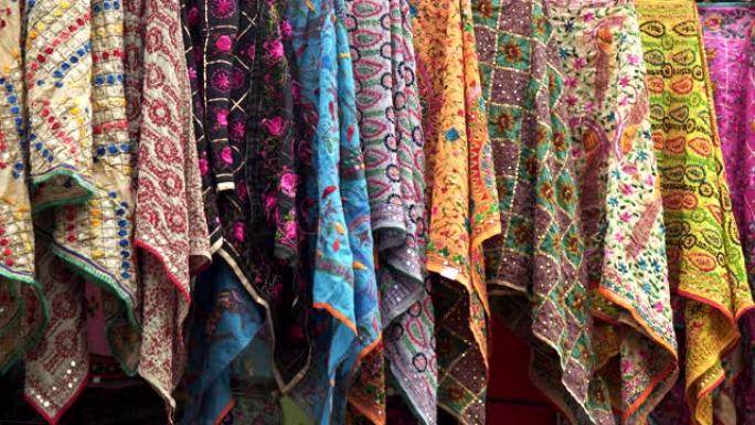 在阿姆利则商店展出的pashmina围巾