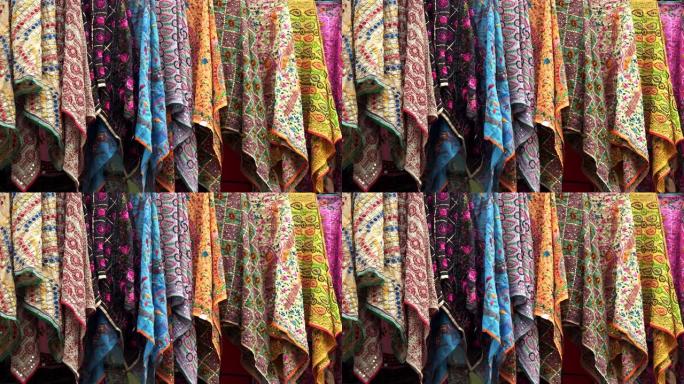 在阿姆利则商店展出的pashmina围巾