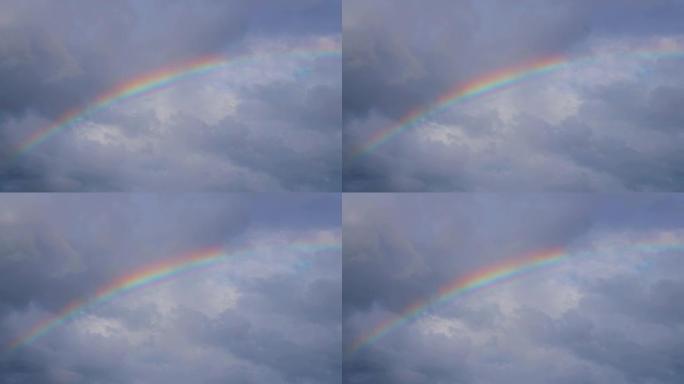 热带地区夏雨后天空中的彩虹