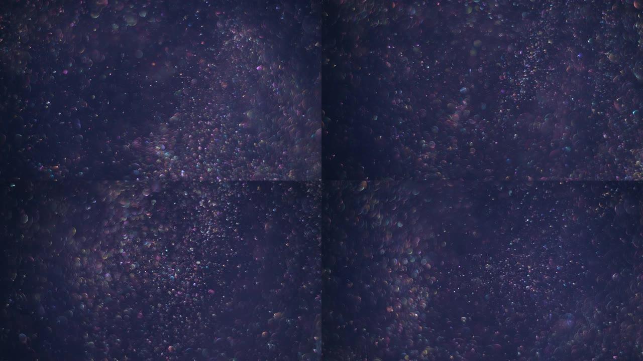 浅色无缝透明的紫灰色气泡在黑暗的宇宙背景下在空气中随机旋转和盘旋。