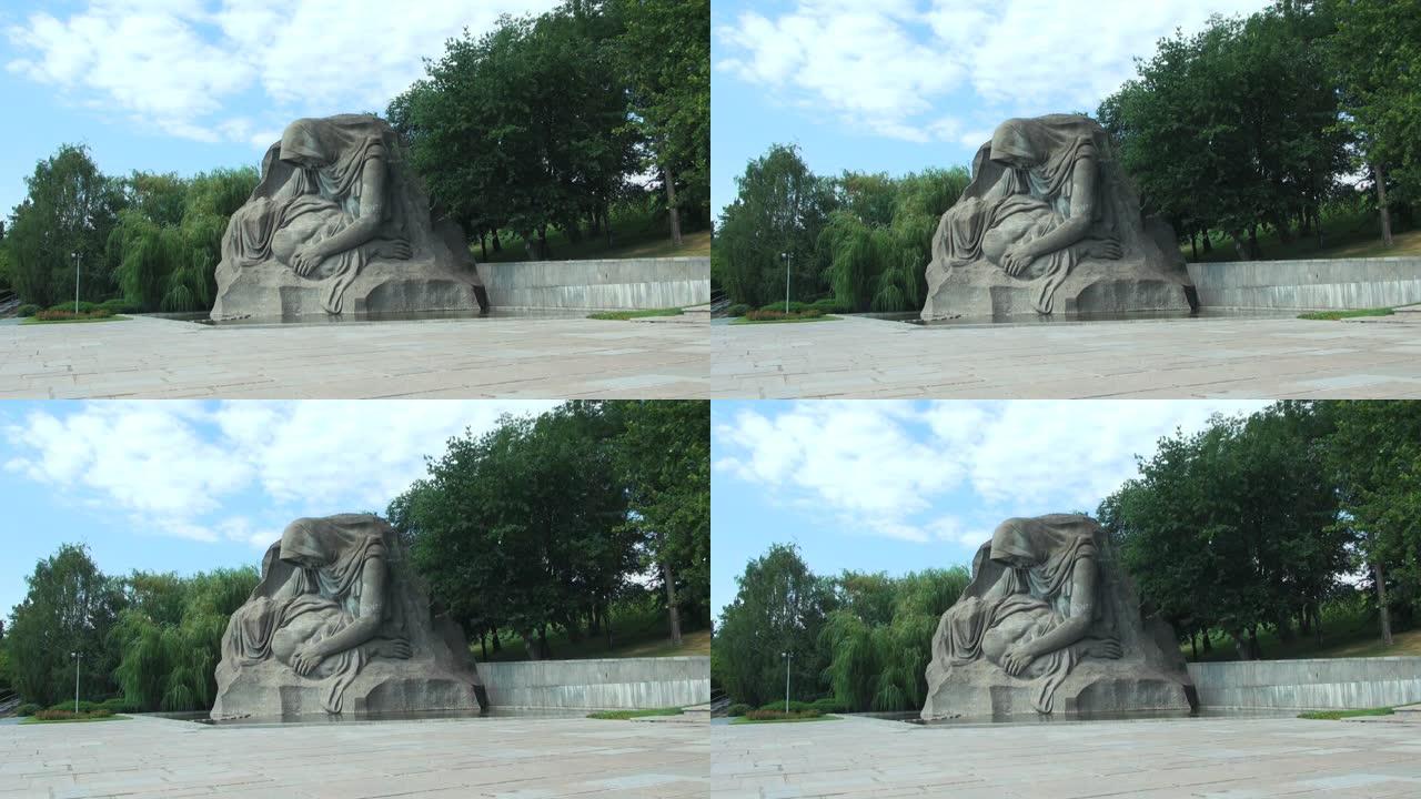 马耶夫库尔干的祖国雕像。