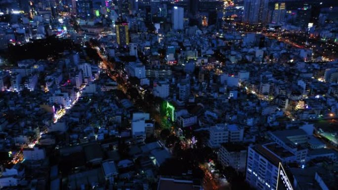 胡志明市夜间的鸟瞰图