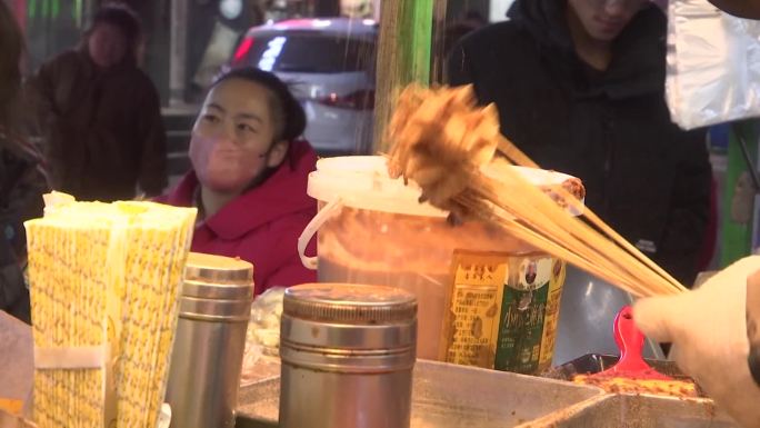 路边摊小吃烧烤炸串美食一条街餐饮吃饭饭店