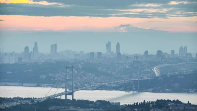 伊斯坦布尔全景博斯普鲁斯大桥日落到夜晚的时光倒流，充满活力的戏剧性天空