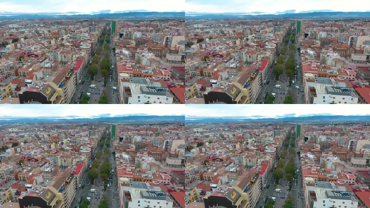 西班牙加泰罗尼亚塔拉戈纳。中心城市街道兰布拉诺瓦的鸟瞰图。