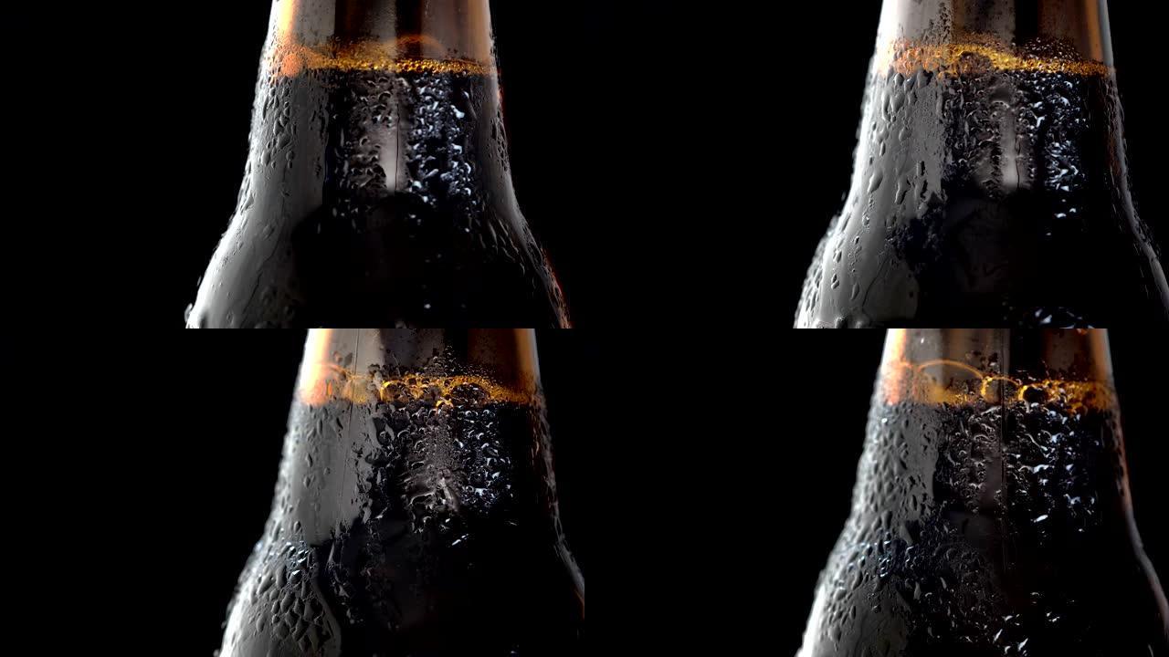 在黑色背景上拍摄一瓶冷黑啤酒的宏观旋转视频。