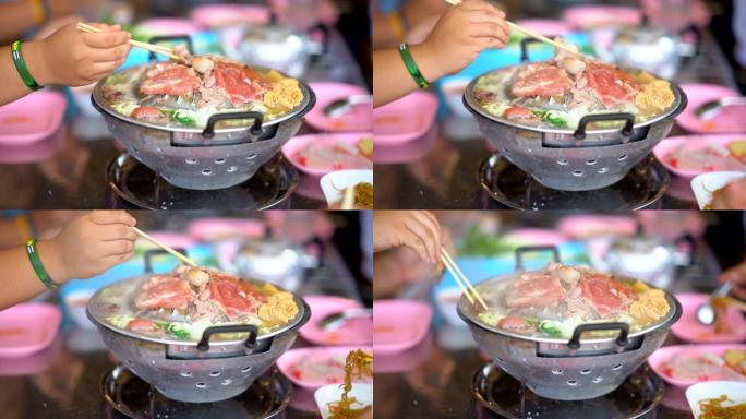 慢动作猪肉在平底锅上烤，用于聚会人士的食物
