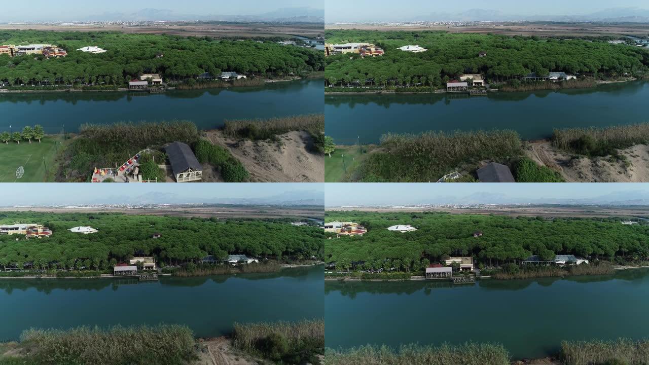 安塔利亚的总体迷人景观/“贝莱克” 旅游设施和 “阿西苏” 溪流景观。
安塔利亚/土耳其10/08/
