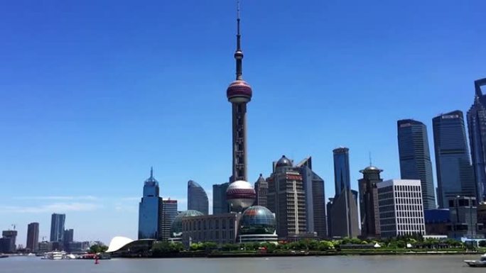 外滩全景 -- 中国上海珍珠塔和环球金融中心
