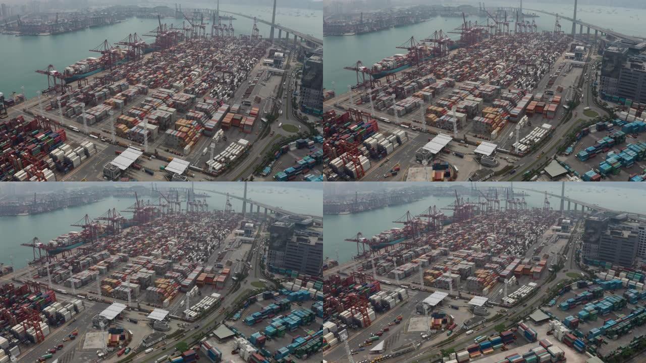 空中无人机俯视图平移港口集装箱货船的移动，并在城市开展进出口业务和物流运输国际货物。随着起重机在香港