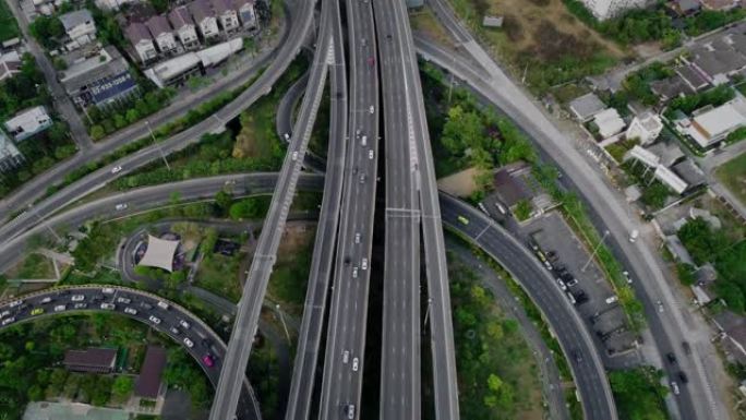 泰国曼谷-2017 5月5日，高速公路上交通的空中俯视图。4k视频