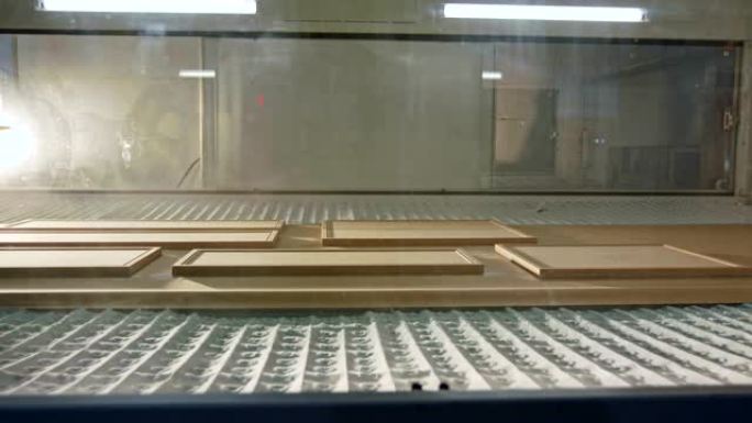 家具生产设施中的自动化木材喷漆机器人