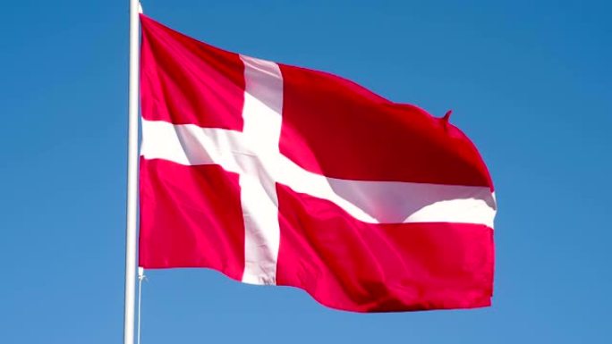 丹麦国旗迎风飘扬