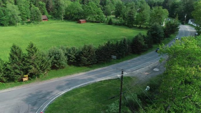 空中卡茨基尔山公路汽车河交叉口夏季纽约