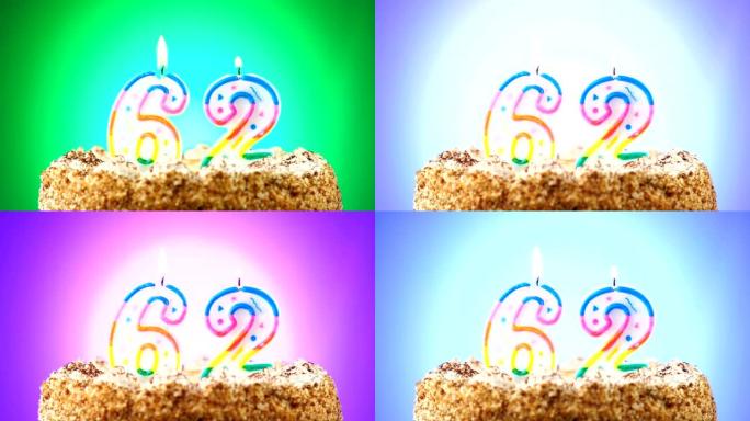 带有燃烧的生日蜡烛的生日蛋糕。62号。背景改变颜色