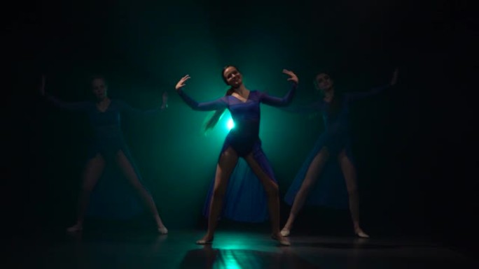 三个华丽的优秀芭蕾舞演员跳现代芭蕾舞。慢动作