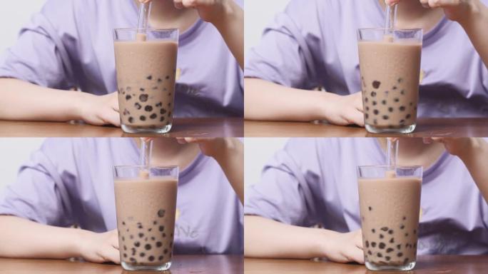 白色背景上的台湾珍珠奶茶