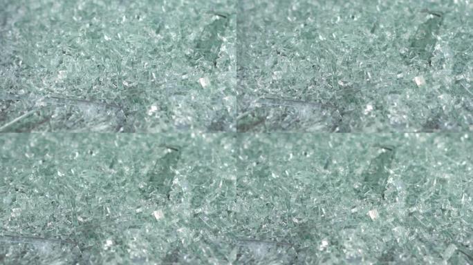碎玻璃特写。窗户上的小块碎玻璃。故意破坏威胁私有财产。摘要背景