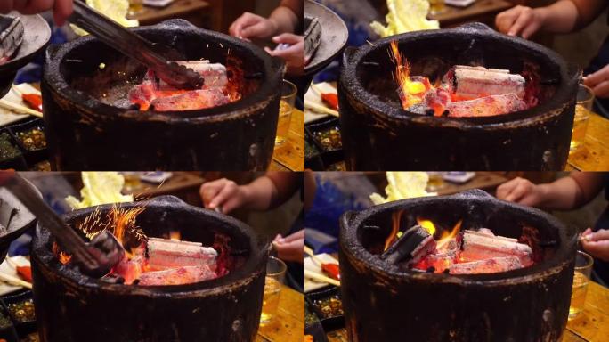 把柴火放进烧木头的炉子里。