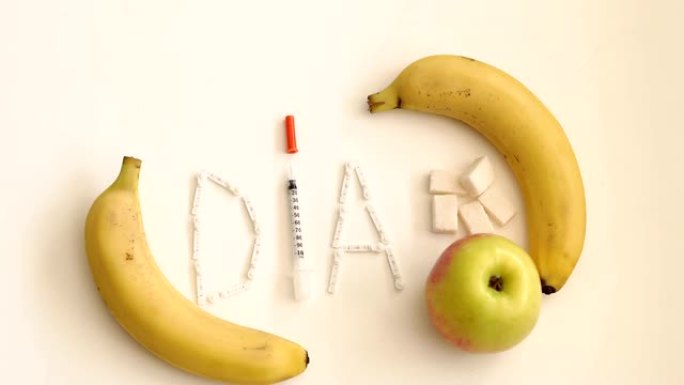 血糖仪和新鲜香蕉的柳叶刀中的糖尿病或DIA一词。
