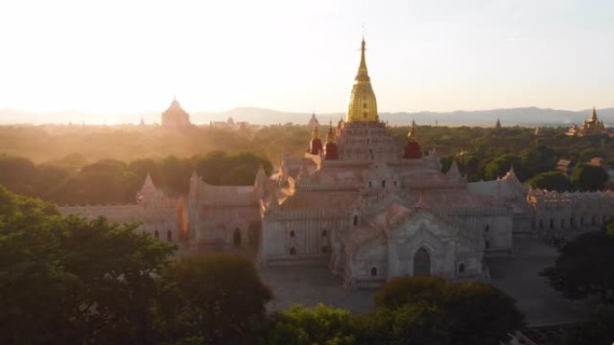 缅甸蒲甘阿难神庙和景观的鸟瞰图