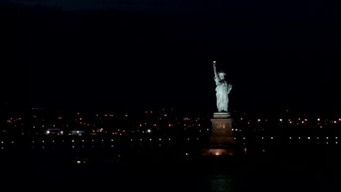 美国自由女神像和纽约之夜