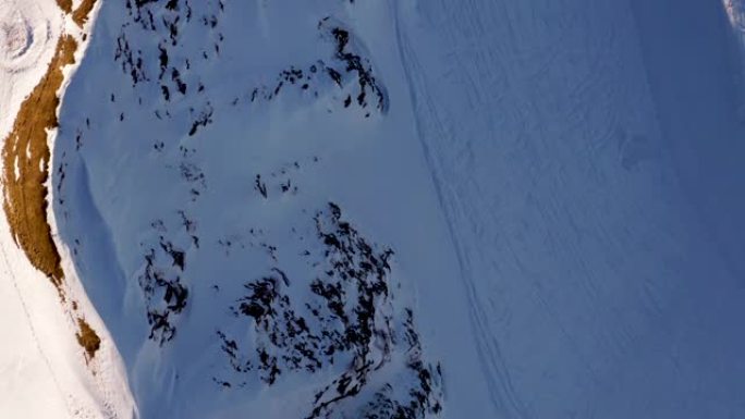 奥地利白雪覆盖的大山。