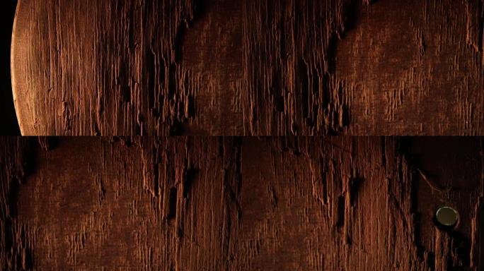 深色复古木质纹理。旧垃圾深色木质表面的特写视图。选择性聚焦
