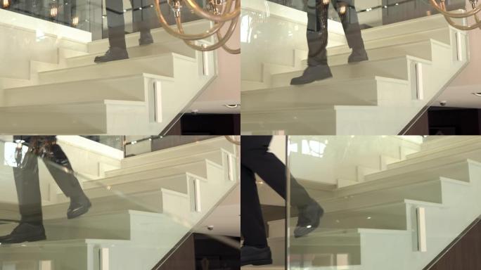 男人穿着华丽的黑色皮鞋下楼的特写视频。背景上时尚的室内房间