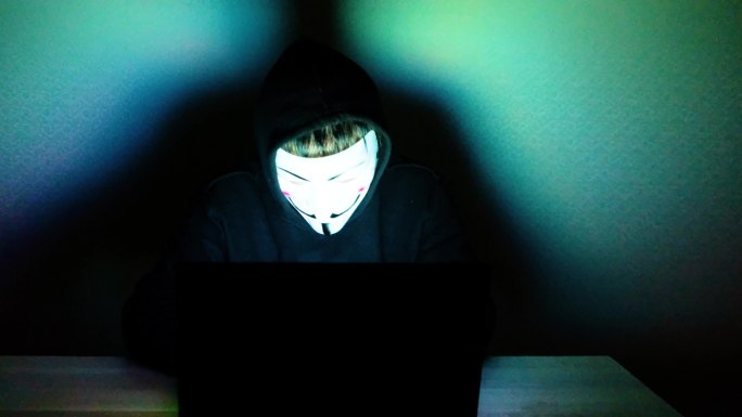 黑客在远程攻击电脑视频素材